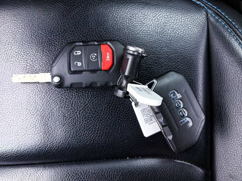 Used 2022 Jeep Wrangler Unlimited Rubicon 4xe w/ Cold Weather Group AWD/4WD image 29
