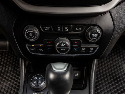 Used 2018 Jeep Cherokee Trailhawk w/ Comfort & Convenience Group image 22