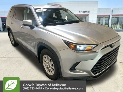 Used 2024 Toyota Grand Highlander XLE image 2