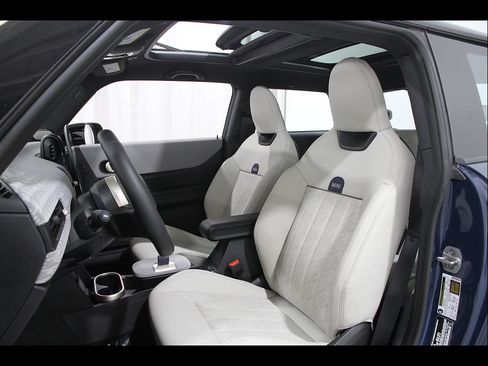 Certified 2025 MINI Cooper S FWD image 5