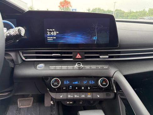 Certified 2025 Hyundai Elantra SEL FWD image 22
