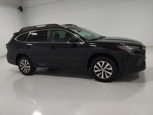 Used 2023 Subaru Outback Premium AWD/4WD image 11