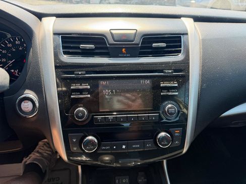 Used 2014 Nissan Altima 2.5 SV w/ Convenience Package FWD image 20
