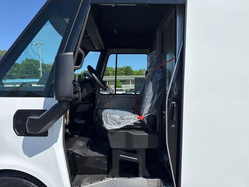 Used 2024 Chevrolet Brightdrop 600 w/ Commercial Equipment Package AWD/4WD image 9