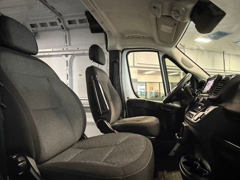 Used 2025 RAM ProMaster 2500 w/ Convenience Group image 27