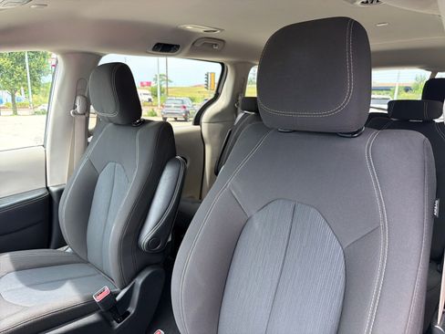 Used 2022 Chrysler Voyager LX FWD image 24