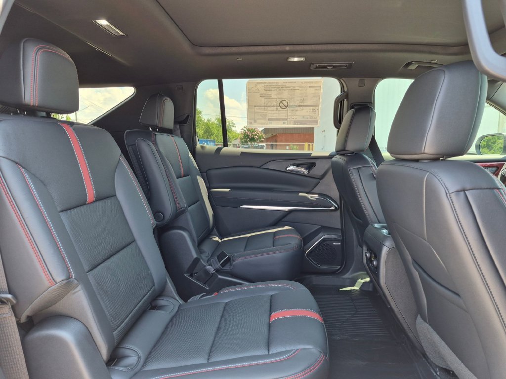 New 2026 Chevrolet Traverse RS w/ LPO, Floor Liner Package FWD image 30