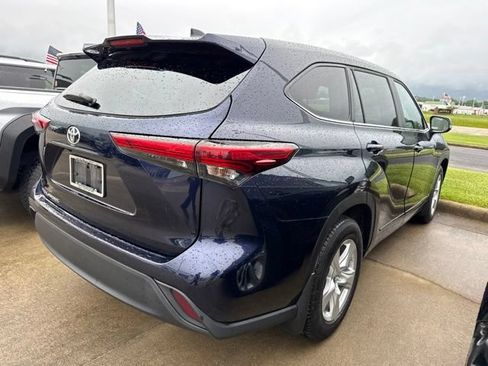 Used 2023 Toyota Highlander L FWD image 6