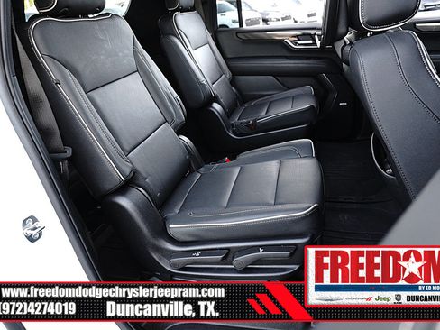 Used 2026 GMC Yukon XL Elevation w/ Elevation Premium Package AWD/4WD image 17
