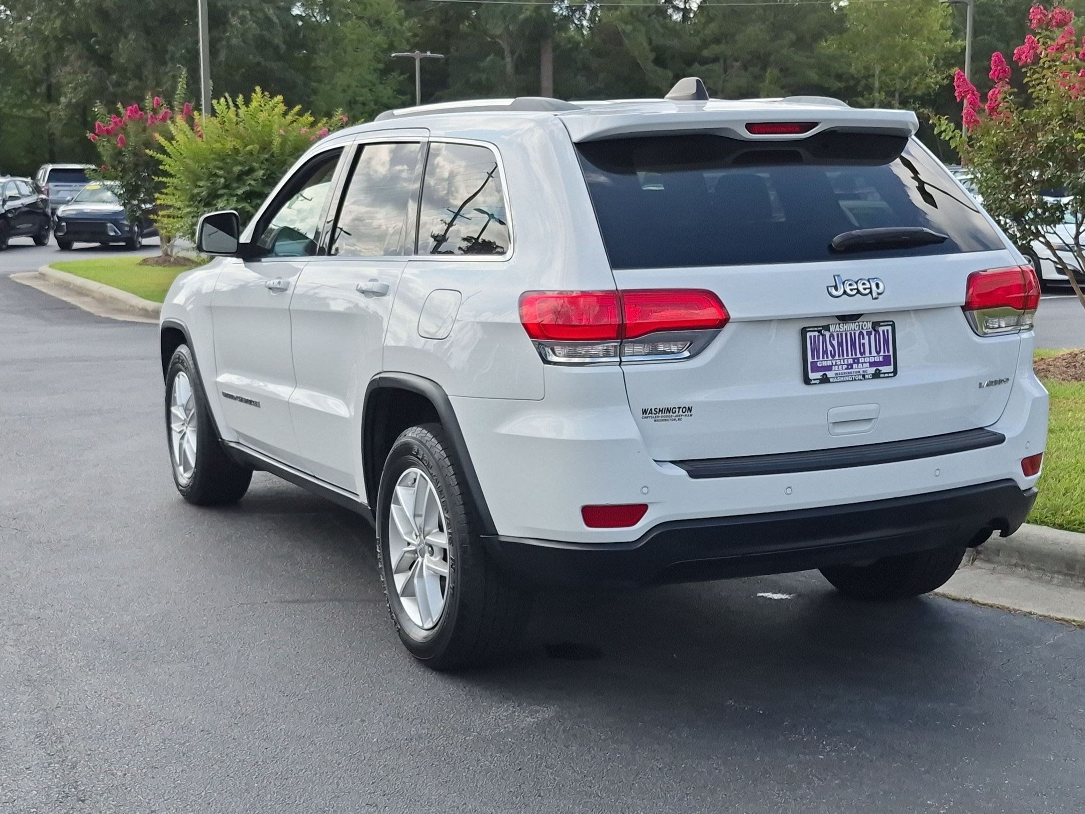 Used 2018 Jeep Grand Cherokee Laredo RWD image 7