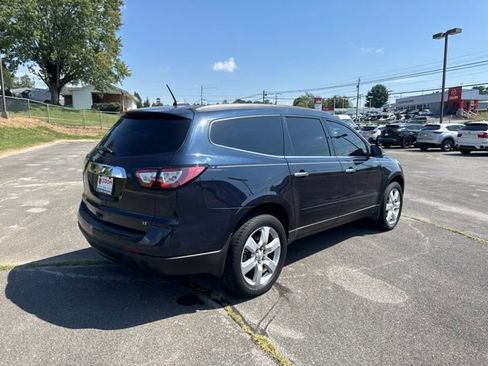 Used 2017 Chevrolet Traverse LT w/ Style and Technology Package FWD image 8