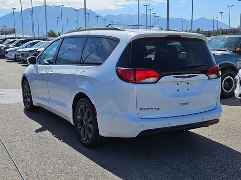 Used 2019 Chrysler Pacifica Touring-L w/ Advanced Safetytec Group FWD image 5