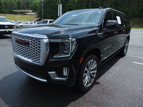 Used 2022 GMC Yukon XL Denali w/ Denali Ultimate Package RWD image 7