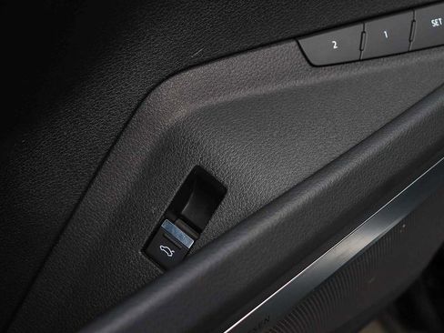 Used 2024 Audi Q8 e-tron Premium Plus image 29