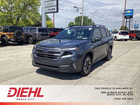 Used 2025 Subaru Forester Premium AWD/4WD image 3