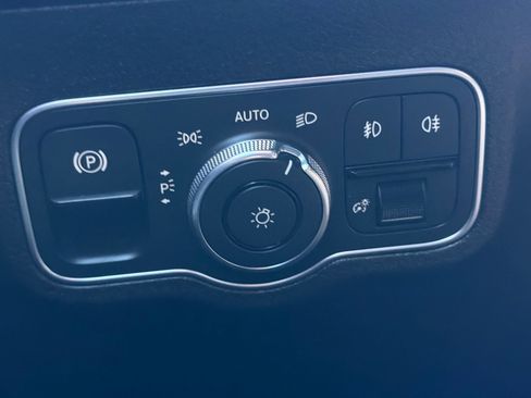 Used 2021 Mercedes-Benz GLB 250 250 image 36