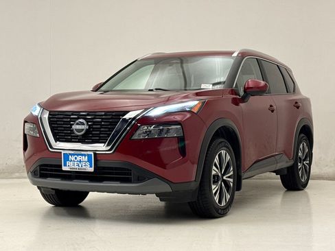 Used 2023 Nissan Rogue SV w/ SV Premium B Package FWD image 2