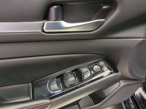 Used 2024 Nissan Altima 2.5 SR FWD image 13
