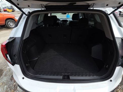 Used 2024 GMC Terrain SLE image 15