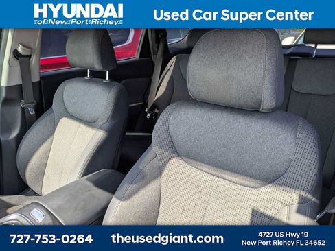 Used 2021 Hyundai Santa Fe SE FWD image 3