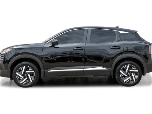 Used 2025 Nissan Kicks SV w/ Illumination Package FWD image 10