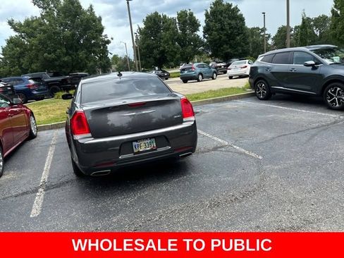 Used 2015 Chrysler 300 Limited RWD image 18