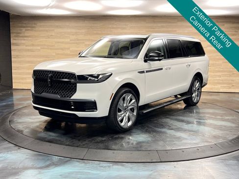 Used 2025 Lincoln Navigator L Reserve AWD/4WD image 5