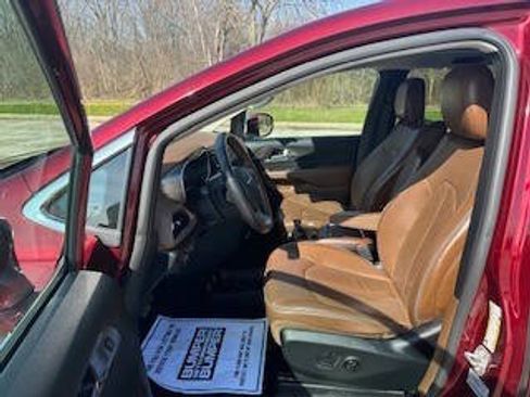 Used 2017 Chrysler Pacifica Limited FWD image 10