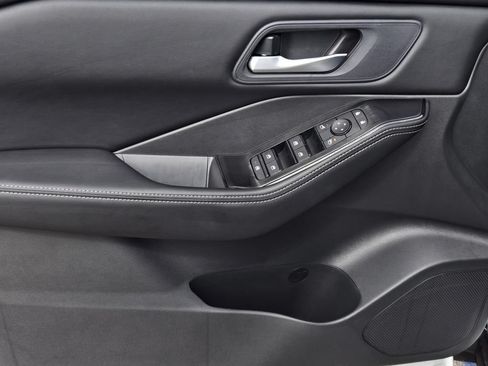 New 2026 Nissan Rogue SV FWD image 17