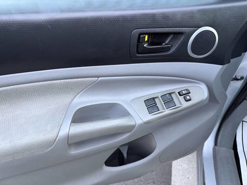 Used 2010 Toyota Tacoma V6 4x4 4dr Double Cab 5.0 ft S image 3