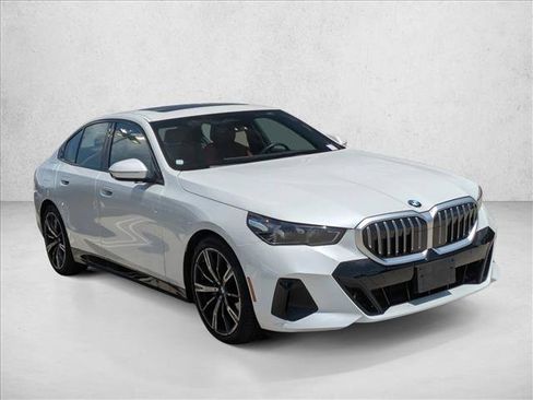 Used 2025 BMW 530i xDrive w/ M Sport Package AWD/4WD image 3