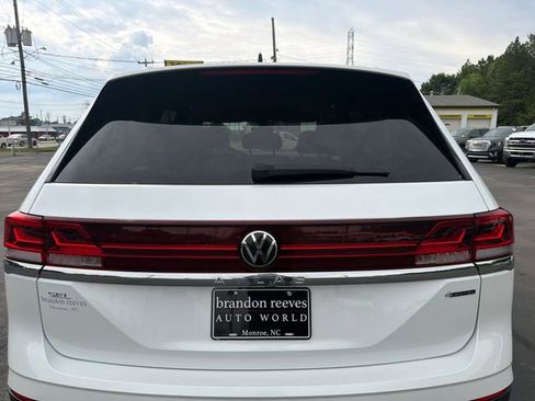Used 2024 Volkswagen Atlas SEL AWD/4WD image 29