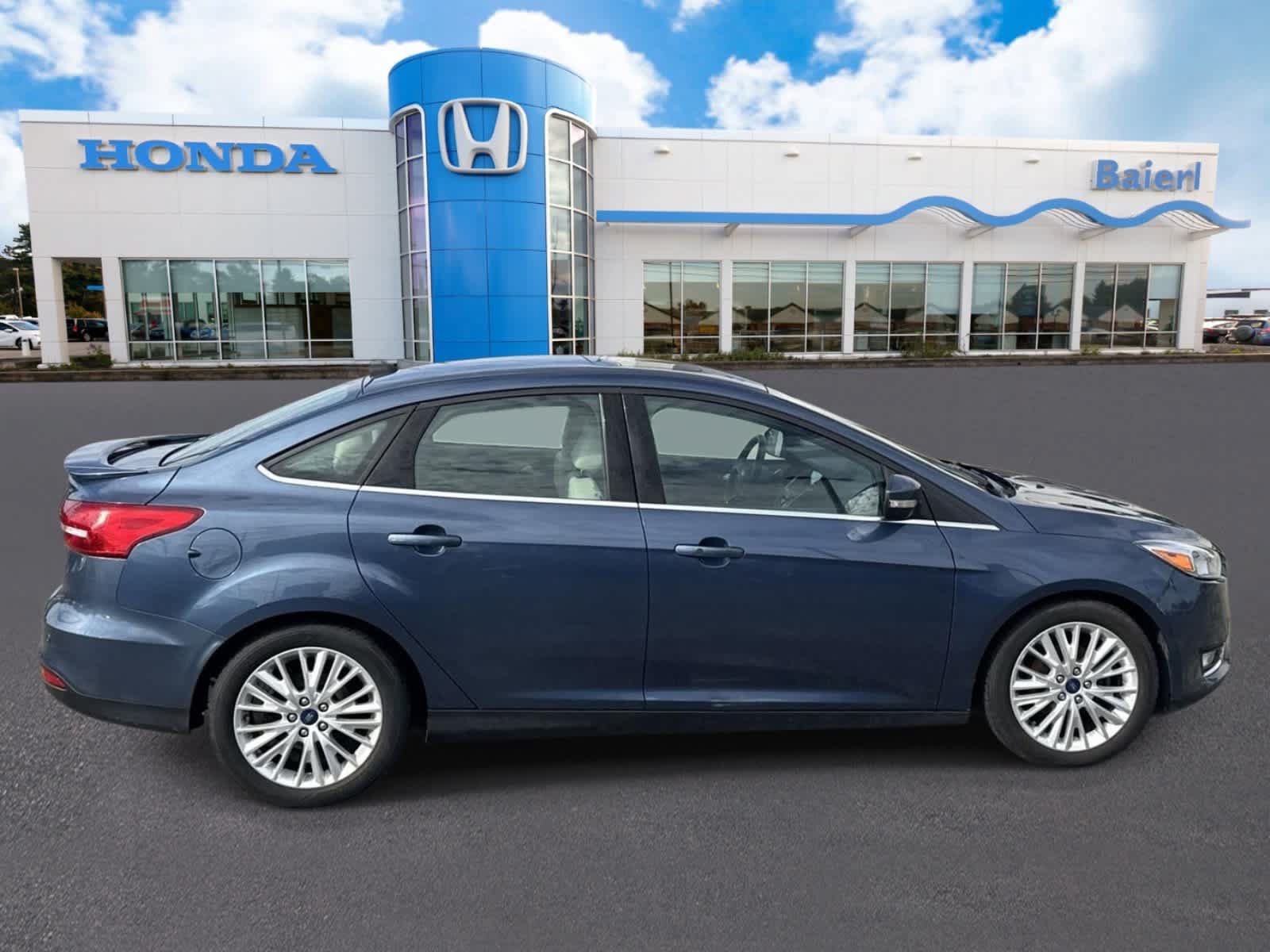 Used 2018 Ford Focus Titanium FWD image 6