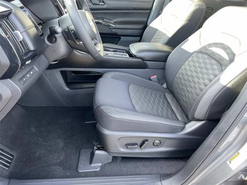 New 2025 Nissan Pathfinder SV image 11