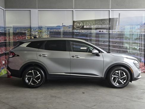 Used 2025 Kia Sportage LX image 4