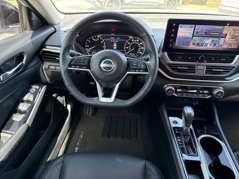 Used 2025 Nissan Altima 2.5 SR w/ SR Premium Package FWD image 12