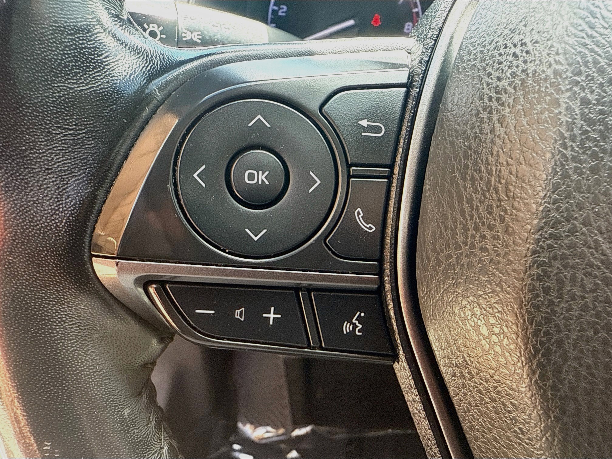 Used 2022 Toyota Camry SE FWD image 35