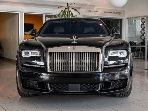 Used 2018 Rolls-Royce Ghost image 3