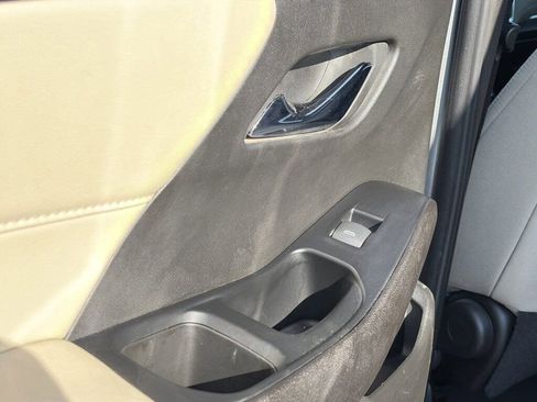 Used 2023 Chevrolet Traverse LS image 26