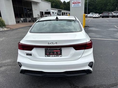 Used 2024 Kia Forte LXS w/ LXS Technology Package FWD image 4