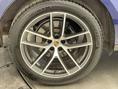 Certified 2025 Porsche Macan AWD/4WD image 13