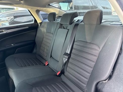 Used 2018 Ford Fusion SE image 12