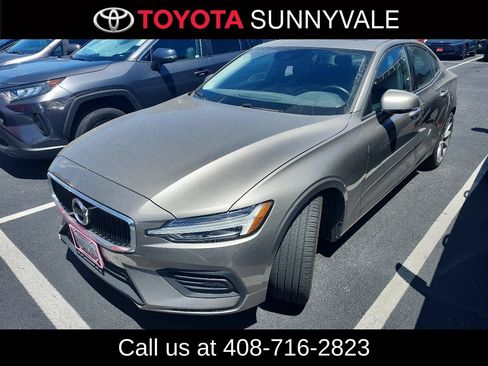 Used 2020 Volvo S60 T5 Momentum FWD image 1
