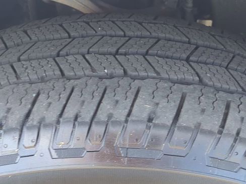 Used 2021 GMC Yukon XL SLT w/ SLT Premium Package image 19