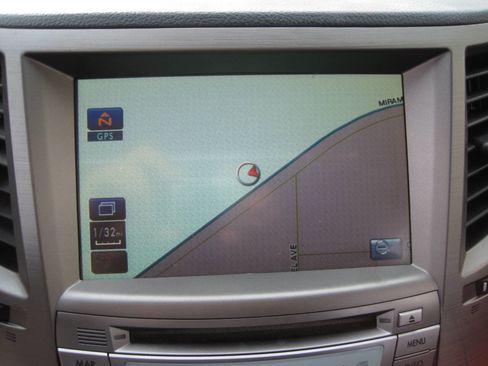 Used 2011 Subaru Outback 3.6R Limited image 33