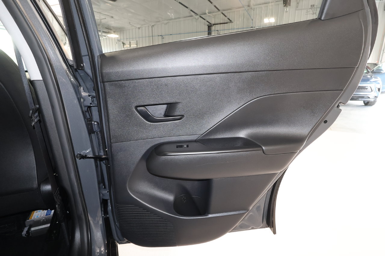 Used 2025 Hyundai Kona SEL FWD image 19
