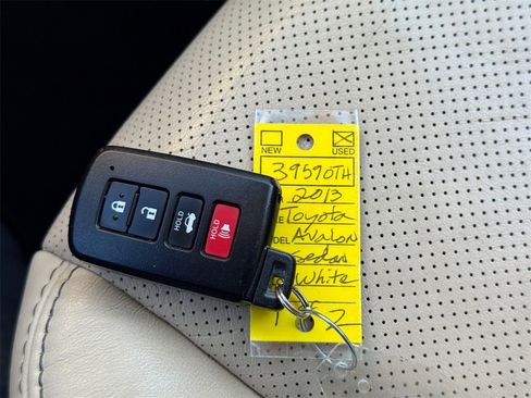 Used 2013 Toyota Avalon Limited image 37