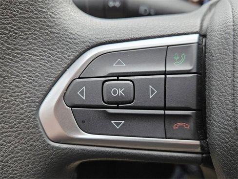 Used 2025 Jeep Compass Sport image 21