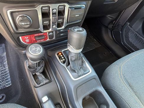 Used 2025 Jeep Wrangler Unlimited Sport S 4xe AWD/4WD image 31