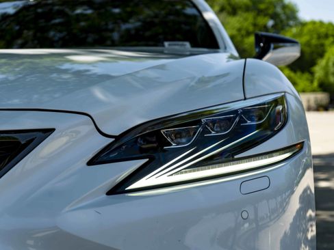Used 2019 Lexus LS 500 F Sport w/ Accessory Package (Z2) AWD/4WD image 11